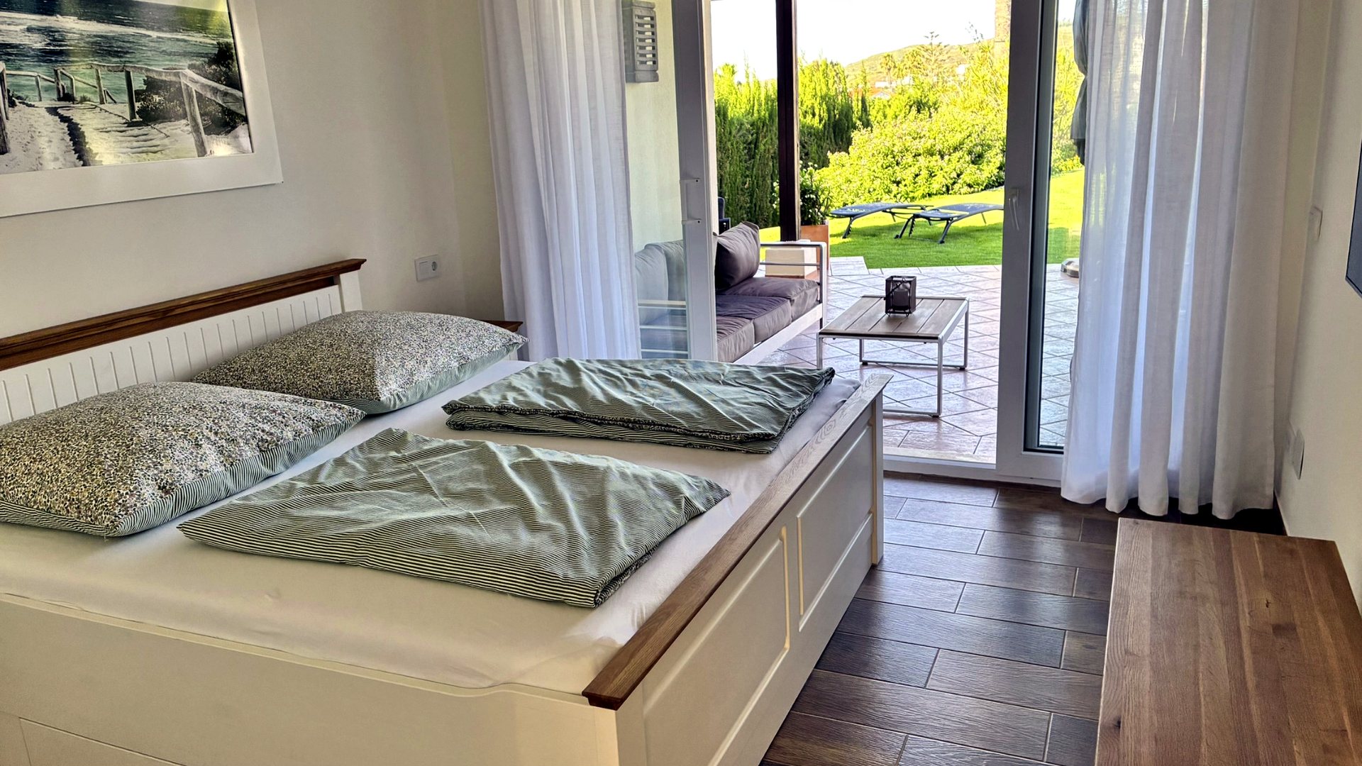 Bedroom with garden view